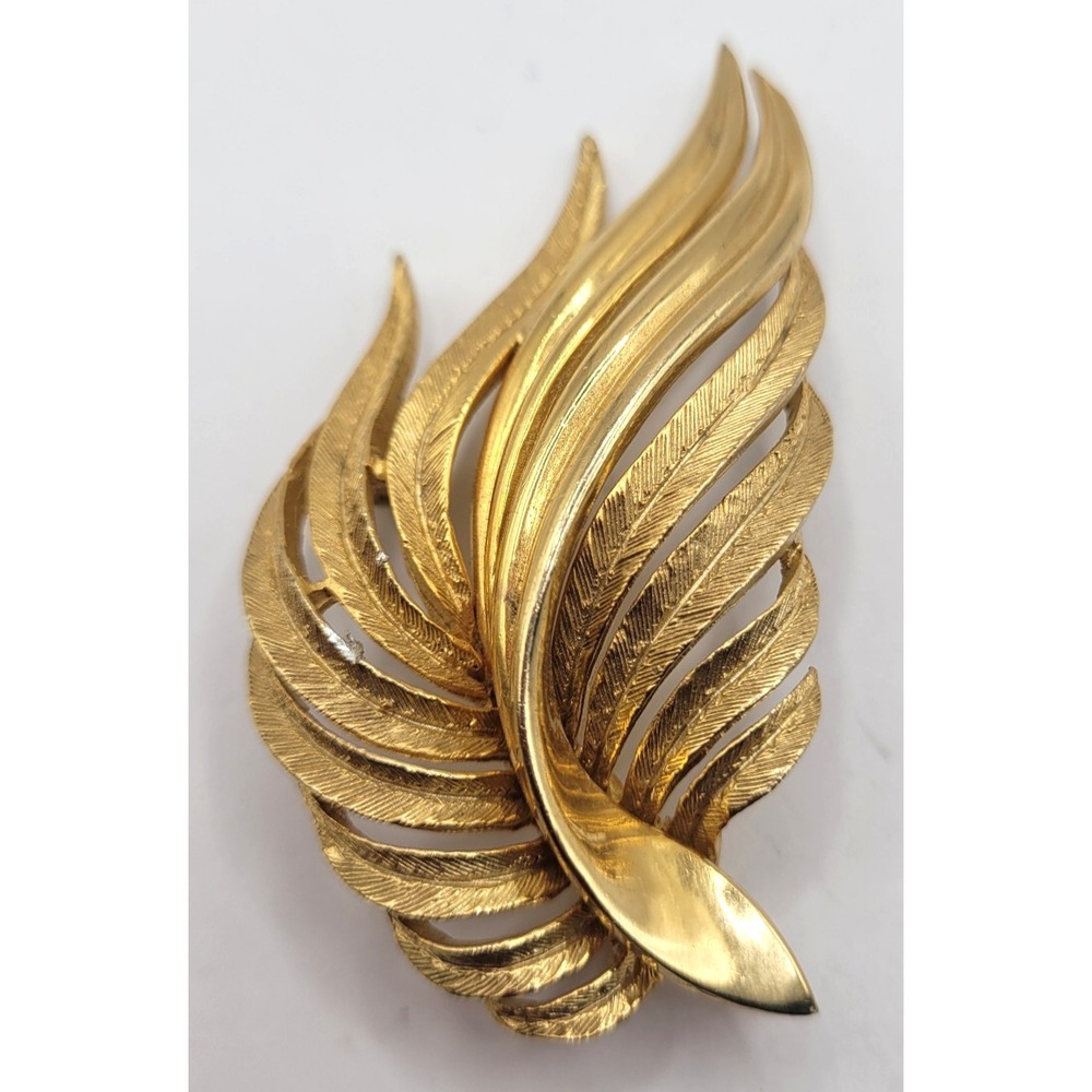 Vintage Brooch Signed‎ Schrager Gold Tone Leaf Feather Like Design